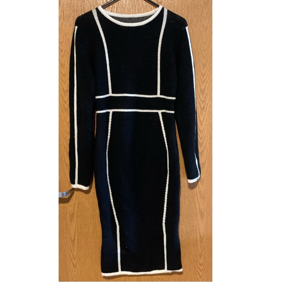 SALE🎈NWOT GORGEOUS SOFT ELEGANT KNIT DRESS WITH DESIGNED TO FLATTER! - Picture 5 of 8